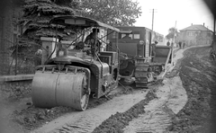 Magyarország, Budapest XII., Liptó utca, szulfitszennylúgos talajstabilizáció munkálatai., 1956, FŐMTERV, Domonkos Endre, kerítés, Haidekker-márka, Budapest, úthenger, Fortepan #251058