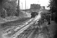 Magyarország, Budapest XII., Liptó utca, szulfitszennylúgos talajstabilizáció., 1956, FŐMTERV, Domonkos Endre, Budapest, katona, lapát, sár, Fortepan #251066