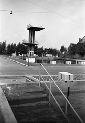 Magyarország, Budapest XIV., Szőnyi úti sporttelep, a BVSC sportegyesület uszodája, szemben az ugrótorny., 1957, FŐMTERV, Domonkos Endre, Budapest, medence létra, Fortepan #251095