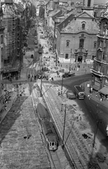 Magyarország, Budapest V., Ferenciek tere (Felszabadulás tér), kilátás a Klotild palotából a Kossuth Lajos utca felé, szemben a Belvárosi Ferences templom., 1957, FŐMTERV, Domonkos Endre, Budapest, villamos, utcakép, madártávlat, Fortepan #251130