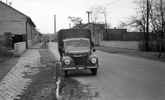 Magyarország, Székesfehérvár, Palotai út, híd a Gaja-ág felett. A hídon túl balra a Börgyár utca, jobbra a Vargacsatorna part., 1958, FŐMTERV, Domonkos Endre, teherautó, rendszám, Framo-márka, Budapesti Műszaki Egyetem, Fortepan #251142