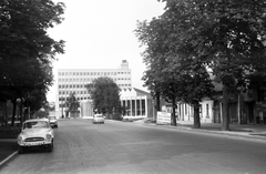 Magyarország, Miskolc, Görgey Artúr utca (Felszabadítók útja), szemben a SZOT székház és a Rónai Sándor művelődési központ., 1964, Szánthó Zoltán, utcakép, Skoda Octavia, Wartburg 311/312, Vass Antal-terv, Fortepan #25118