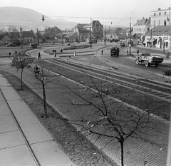 Magyarország, Óbuda, Budapest III., felhajtó az Árpád híd felé, jobbra a Flórián tér - Tavasz utca sarkán álló földszintes épületek, távolabb a Vörösvári út torkolatánál álló házak látszanak., 1959, FŐMTERV, Domonkos Endre, Budapest, dohánygyár, Fortepan #251182