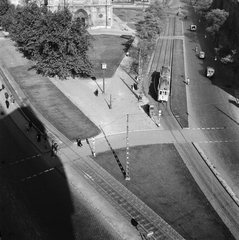 Magyarország, Budapest XIII.,Budapest VI., a Váci út és a Lehel utca elágazásánál a Szent Margit (Élmunkás) tér és az Árpád-házi Szent Margit-templom, 1959, FŐMTERV, Domonkos Endre, Budapest, gyalogátkelő, sínpálya, villamos, Fortepan #251198