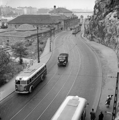 Magyarország, Budapest I., kilátás a Szent Gellért lépcsőről a Szent Gellért rakpart és a Rudas fürdő felé., 1959, FŐMTERV, Domonkos Endre, Budapest, autóbusz, villamos, forgalom, teherautó, Fortepan #251202