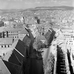 Magyarország, budai Vár, Budapest I., kilátás a Mátyás-templom tornyából, a Hess András térre, balra a Fortuna utca, jobbra a Táncsics Mihály utca, távolabb a Magyar Országos Levéltár épülete látható., 1959, FŐMTERV, Domonkos Endre, Budapest, madártávlat, Fortepan #251208