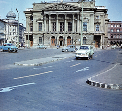 Magyarország, Budapest VII.,Budapest VIII., Blaha Lujza tér, Nemzeti Színház., 1959, FŐMTERV, Domonkos Endre, nemzeti színház, Budapest, színes, Moszkvics 407, Moszkvics-márka, Fortepan #251236