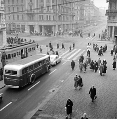 Hungary, Budapest VII.,Budapest VIII., Blaha Lujza tér a Nagykörút - Rákóczi út kereszteződésénél., 1960, FŐMTERV, Budapest, crosswalk, traffic, Fortepan #251248