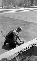 Hungary, Budapest VI., Teréz (Lenin körút), szemben jobbra a Szófia utca torkolata. A felvétel a Nagykörút Dohány utca - Oktogon (November 7. tér) közötti szakaszának átépítésekor készült., 1960, FŐMTERV, paving, Budapest, Fortepan #251273