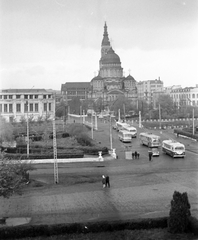 Ukrajna, Harkov, Khalturina lejtő, háttérben a Blagovescsenszk (Gyümölcsoltó Boldogasszony) Ortodox Katedrális., 1965, Szánthó Zoltán, autóbusz, szovjet gyártmány, trolibusz, MTB-82, ZIU-5, LAZ-márka, pravoszláv templom, székesegyház, harangtorony, neo-bizánci építészet, Mikhail Ivanovics Lovcov-terv, Fortepan #25129