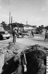 Hungary, Budapest X., a Kőér utca Vaspálya utca - Cserkesz utca - Gergely utca közötti szakasza. Balra a Lampart Vegyipari Gépgyár., 1960, FŐMTERV, Budapest, site constraints, street repair, Fortepan #251384