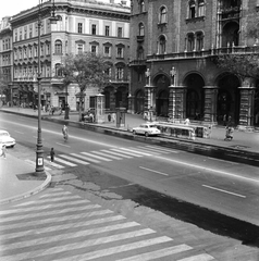 Hungary, Budapest VI., Andrássy út (Népköztársaság útja) a Dalszínház utca kereszteződésénél, jobbra az Állami Balett Intézet (Drechsler-palota)., 1960, FŐMTERV, Budapest, phone booth, crosswalk, Fortepan #251388