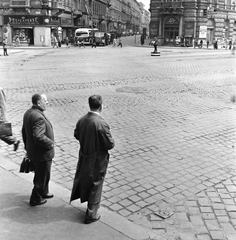 Hungary, Budapest V.,Budapest VI., Bajcsy-Zsilinszky út, előtérben a Kálmán Imre utca torkolata, szemben a Nagymező utca., 1961, FŐMTERV, Budapest, pedestrian, street view, Fortepan #251418