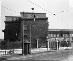 Hungary, Budapest XIV., Cházár András, utca a Récsei autóbuszgarázs irodaépület az üzemcsarnok mellett., 1961, FŐMTERV, Budapest, Fortepan #251456