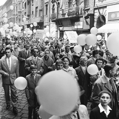 Hungary, Budapest VII., István (Landler Jenő) utca, május 1-i felvonulók a Dózsa György út közelében., 1961, FŐMTERV, march, 1st of May parade, Budapest, Fortepan #251480