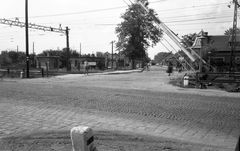 Hungary, Budapest XVI., Veres Péter út (Szabadság útja) a Lándzsa utca torkolatánál, a HÉV vonalán túl a Thököly út házsora látható. A felvétel a 3-as főút szélesítéséhez kapcsolódó sorozat része., 1961, FŐMTERV, Budapest, Fortepan #251560