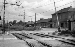 Hungary, Budapest XVI., Ostoros út a Csömöri és a Gödöllői HÉV vonal elágazásánál. Jobbra a gyógyszertár épülete a Szabadföld út - Vidámvásár utca sarkán áll. A felvétel a 3-as főút szélesítéséhez kapcsolódó sorozat része., 1961, FŐMTERV, Budapest, Fortepan #251573