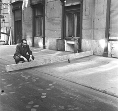 Hungary, Budapest V., a Zrínyi utca 3. számú ház előtt felfagyott, kikátyúsodott útszakasz felmérése., 1961, FŐMTERV, Budapest, man, squatting, Fortepan #251589