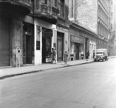 Hungary, Budapest VIII., a Krúdy utca a Mikszáth Kálmán tér felé nézve, szemben a 9. szám alatt a Reményi cukrászda., 1961, FŐMTERV, Framo-brand, Budapest, commercial vehicle, street view, pedestrian, Fortepan #251596