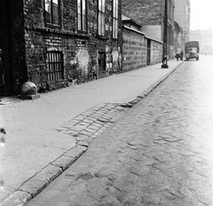 Hungary, Budapest VIII., a Karácsony Sándor utca a 14. számtól, a Magdolna (Koltói Anna) utca felől a Kálvária (Kulich Gyula) tér felé nézve., 1961, FŐMTERV, Budapest, commercial vehicle, pavement, street view, Fortepan #251598