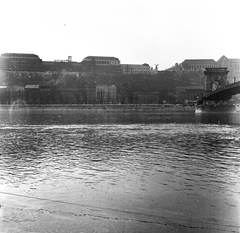 Hungary, Budapest I., a Budavári Palota (korábban Királyi Palota) és a Széchenyi Lánchíd a Pest felől nézve., 1961, FŐMTERV, Budapest, Fortepan #251630