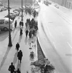 Magyarország, Budapest VIII., Blaha Lujza tér, a buszmegálló átépítése és a Rákóczi út a Nemzeti Színház erkélyéről nézve,, 1962, FŐMTERV, Domonkos Endre, Budapest, Fortepan #251660