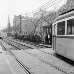 Magyarország, Budapest XI., Villányi út, a 61-es villamos végállomása, háttérben balra a Szent Imre-templom látszik., 1962, FŐMTERV, Domonkos Endre, Budapest, Fortepan #251723