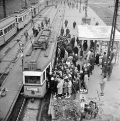 Magyarország, Budapest II., Széll Kálmán (Moszkva) tér, a Várfok utcához vezető felüljáróról nézve., 1962, FŐMTERV, Domonkos Endre, Budapest, újságárus, Fortepan #251727