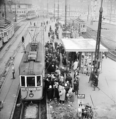 Magyarország, Budapest II., Széll Kálmán (Moszkva) tér, a Várfok utcához vezető felüljáróról nézve., 1962, FŐMTERV, Domonkos Endre, Budapest, újságárus, Fortepan #251729