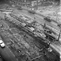 Magyarország, Budapest V.,Budapest VII., Astoria kereszteződés, az aluljáró építésénél felhasznált Zagyva híd terhelés próbája., 1963, FŐMTERV, Domonkos Endre, Budapest, Fortepan #251745