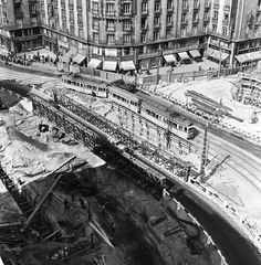 Magyarország, Budapest V.,Budapest VII., Astoria kereszteződés, az aluljáró építésénél felhasznált Zagyva híd, szemben az MTA lakóház., 1963, FŐMTERV, Domonkos Endre, Budapest, Fortepan #251758