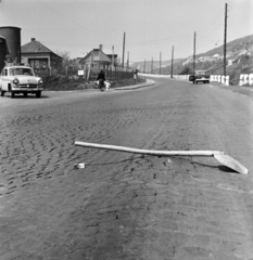 Magyarország, Budapest III., Szépvölgyi út, szemben a Virág Benedek utca. Felfagyott, kikátyúsodott útszakasz felmérése., 1963, FŐMTERV, Domonkos Endre, Budapest, Fortepan #251766