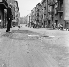 Magyarország, Budapest XII., Ugocsa utca, balra a Márvány utca. Felfagyott, kikátyúsodott útszakasz felmérése., 1963, FŐMTERV, Domonkos Endre, Budapest, Fortepan #251769