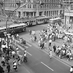 Magyarország, Budapest VII.,Budapest VIII., Rákóczi út - Nagykörút kereszteződés. A felvételsorozat gyalogos forgalomszámláláshoz készült, 10 mp felvételi időközzel., 1963, FŐMTERV, Domonkos Endre, Budapest, Fortepan #251813