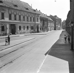 Magyarország, budai Vár, Budapest I., Úri utca, a felvétel a Szentháromság utca közelében, Hadik András lovasszobra mellett készült., 1963, FŐMTERV, Domonkos Endre, Budapest, Fortepan #251819