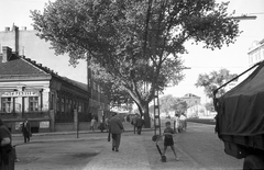 Magyarország, Budapest XIII., Váci út a Zsilip utcától az Árbóc utca felé nézve, az egyszintes ház után a Hétház munkáskolónia épülete látszik., 1963, FŐMTERV, Domonkos Endre, Budapest, Fortepan #251868