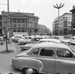 Magyarország, Budapest VIII., Blaha Lujza tér, parkoló a Corvin Árúház előtt, szemben a Nemzeti Színház., 1963, FŐMTERV, Domonkos Endre, Wartburg 311/312, Budapest, Fortepan #251936