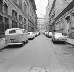 Magyarország, Budapest VIII., a Csokonai utca a Népszínház utca felől a Rákóczi út felé nézve., 1963, FŐMTERV, Domonkos Endre, rendszám, Budapest, Volkswagen Transporter 1, Fortepan #251937