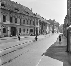 Magyarország, budai Vár, Budapest I., Úri utca, a felvétel a Szentháromság utca közelében, Hadik András lovasszobra mellől készült., 1963, FŐMTERV, Domonkos Endre, Budapest, Fortepan #251958