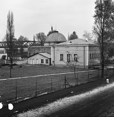 Magyarország, Budapest XX., Vízisport utca 2., Pesterzsébeti Jódos-Sós Gyógy- és Strandfürdő. Háttérben a Gubacsi híd., 1963, FŐMTERV, Domonkos Endre, Budapest, Fortepan #251976