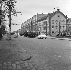 Magyarország, Budapest VIII.,Budapest X., Kőbányai út, a Könyves Kálmán körút kereszteződésén túl a Kőbányai Dohánygyár bezárás után átalakított épülete, majd a Beloiannisz falu felépüléséig görög kolónia., 1963, FŐMTERV, Domonkos Endre, Wartburg 311/312, dohánygyár, Budapest, Fortepan #252006