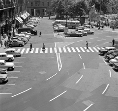 Magyarország, Budapest V., Vörösmarty tér., 1965, FŐMTERV, Domonkos Endre, Budapest, Ikarus 66, Framo-márka, madártávlat, szoborcsoport, utcakép, taxiállomás, gyalogátkelő, Fortepan #252082