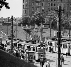 Magyarország, Budapest I.,Budapest II., Széll Kálmán (Moszkva) tér, a villamos mögött a Várfok utcához vezető felüljáró. Háttérben a Postapalota., 1966, FŐMTERV, Domonkos Endre, Budapest, Fortepan #252108