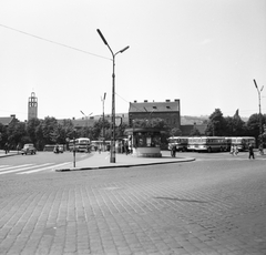 Magyarország, Budapest II.,Budapest XII., Széll Kálmán (Moszkva) tér, háttérben balra a városmajori Jézus Szíve-templom tornya., 1966, FŐMTERV, Domonkos Endre, Budapest, Fortepan #252112