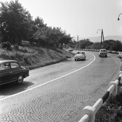 Magyarország, Budapest XI., a Balatoni út a kamaraerdei kanyarnál, jobbra a Panoráma Vendéglő parkolója., 1966, FŐMTERV, Domonkos Endre, Budapest, Fortepan #252163