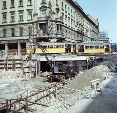 Magyarország, Budapest VIII.,Budapest VII., Blaha Lujza tér, szemben az EMKE ház és az Erzsébet (Lenin) körút. Az aluljáró épitkezése., 1966, FŐMTERV, Domonkos Endre, metróépítés, Best of, Budapest, Fortepan #252209