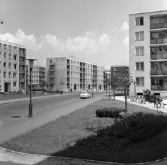 Magyarország, Budapest IX., József Attila lakótelep, az Epreserdő utca Napfény utca felé vezető szakasza, középen a Távíró utca 25. számú ház., 1966, FŐMTERV, Domonkos Endre, Budapest, lakótelep, Fortepan #252233