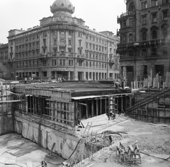 Magyarország, Budapest VII.,Budapest VIII., Nagykörút - Rákóczi út kereszteződés, a Blaha Lujza téri aluljáró építési területe., 1966, FŐMTERV, Domonkos Endre, Budapest, Fortepan #252262