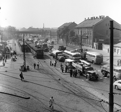 Magyarország, Budapest IX., Soroksári út a Közvágóhídnál lévő vasúti hídról a Kvassay Jenő út kereszteződése és a vasúti felüljáró felé nézve. Balra a HÉV végállomás látható., 1966, FŐMTERV, Domonkos Endre, Budapest, Fortepan #252271