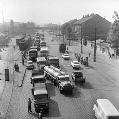 Magyarország, Budapest IX., Soroksári út a Közvágóhídnál lévő vasúti hídról a Kvassay Jenő út kereszteződése és a vasúti felüljáró felé nézve. Balra a HÉV végállomás látható., 1966, FŐMTERV, Domonkos Endre, Budapest, Fortepan #252272